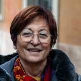 A venirci incontro � il 57enne Paolo Accettura, figlio della proprietaria Rossana Carenza, classe 1939, da cui prende il nome la dimora. Fu lei, negli anni 60, a fondare tra queste mura prima un asilo e in seguito una scuola di danza ancora oggi attiva...